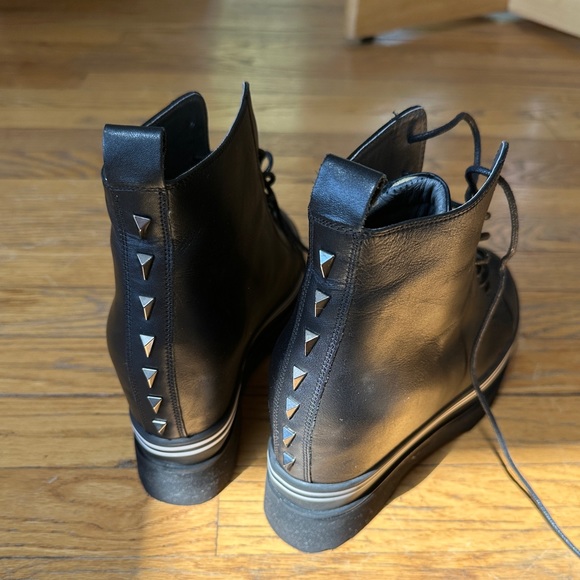 Black high heels - Picture 2 of 5